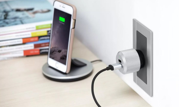 Можно ли оставлять зарядку в розетке: вы удивитесь